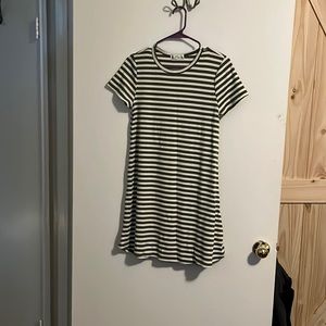 Army green and white dress, poolside, or sleeper.
